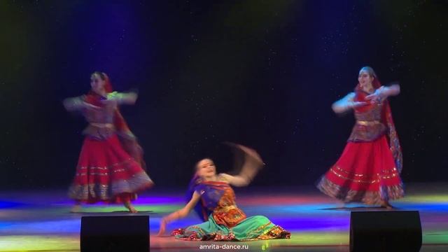 Dhaani Chunariya | Amrita dance group (Moscow) смотреть онлайн