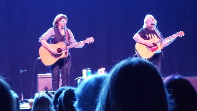 Indigo Girls "Ghost" (Live) смотреть онлайн