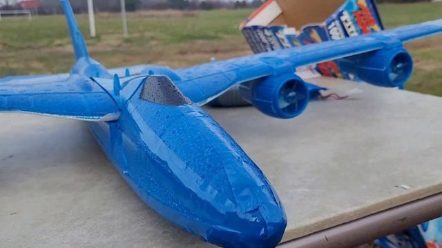 Air Hogs TITAN R/C Plane unboxing and build - and flight attempt смотреть онлайн