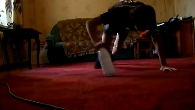 BOTTLE FLIP CHALLENGE. ВЫПОЛНЯЮ БУТЫЛКА ВОДЫ ЧЕЛЛЕНДЖ смотреть онлайн