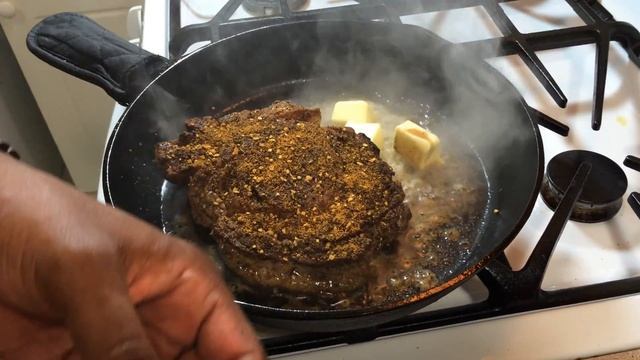 Cooking Steak in Cast Iron | The Constant Flip Method смотреть онлайн