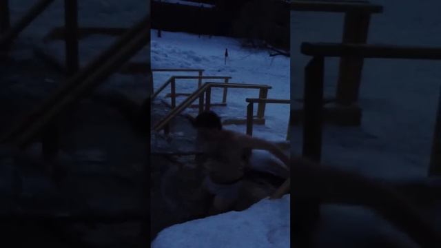 Моржи в Серебряном Бору. Москва. Купание в проруби, -9* смотреть онлайн