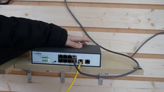 PoE Extender vs. Long-Range PoE Switch: Pros and Cons смотреть онлайн