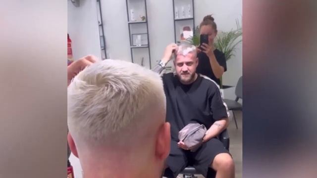 Luizi paska nderruar berberin...dhe i fut nje te kenduar sic di vetem ai... смотреть онлайн