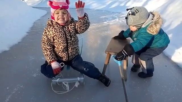 Катаемся на санках и льду смотреть онлайн