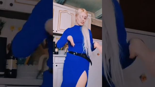 Глюкоза-Мы девчонки из простых, без серёжек золотых смотреть онлайн