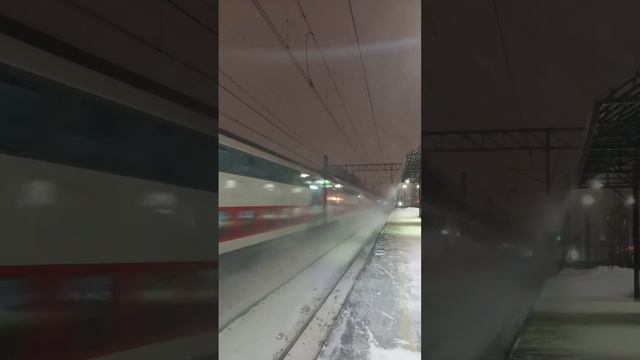 ЭП2К везёт двух этажный поезд сообщение "Санкт-Петербург-Москва" #поезд #ржд #эп2к смотреть онлайн
