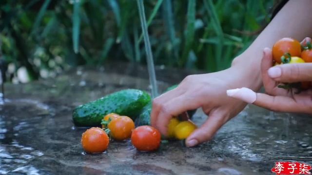 You wouldn’t expect that today’s video is called "The Life of Potato"! 你们都没想到这期的视频会叫“土豆的一生”吧！|Liziqi смотреть онлайн