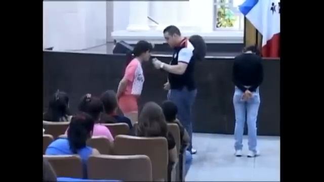 Demonio dice "yo quiero jóvenes" смотреть онлайн