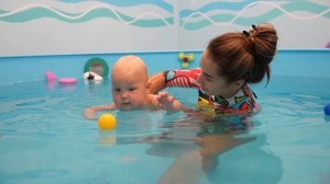 Занятия в бассейне от 1 года до 3 лет - Акваклуб «Аквабеби» СПб