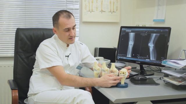Opis operacije/ugradnje umjetnog koljena na modelu смотреть онлайн