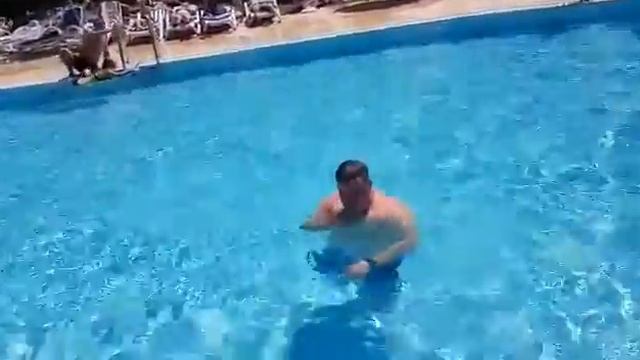 Ах..ная вода, ползи Придурак! смотреть онлайн
