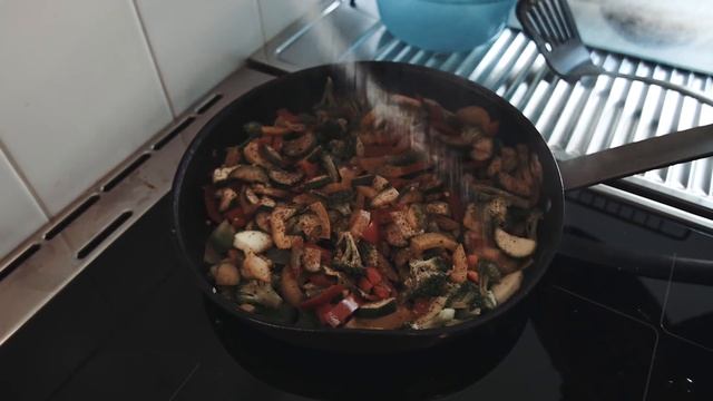 Steve's Prallitätsküche! Masse Huhn mit Flachheitsgemüse für echte Bodybuilder смотреть онлайн