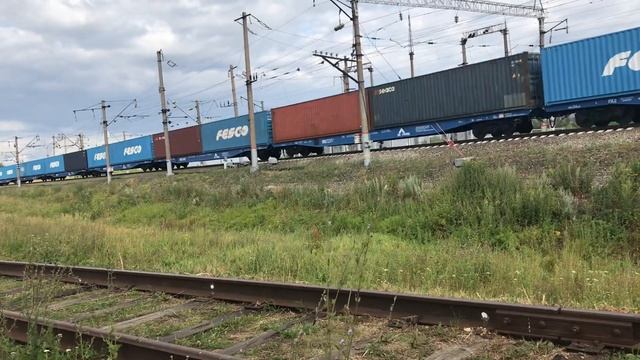 «Разноцветная валюта» ВЛ80С-1524 с валютным поездом на станции Урмары смотреть онлайн