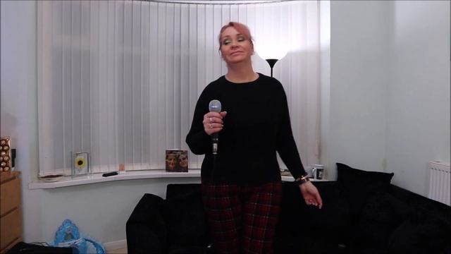 Jo And Fiona Sing Karaoke #2 - Kylie Minogue Culture Club смотреть онлайн