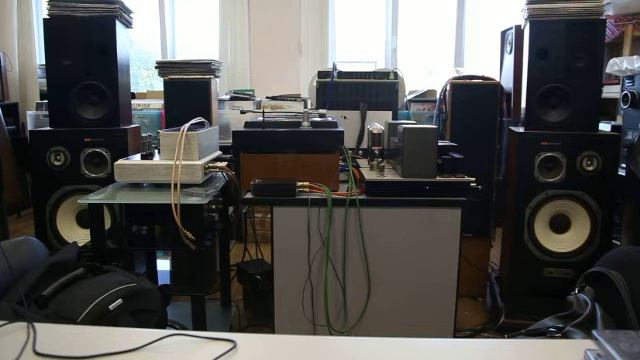 Genelec -Jamo (ClassicVoice)@ Technics 1500 @ pass. preamp.@ amp. Victor Lab @Webster смотреть онлайн