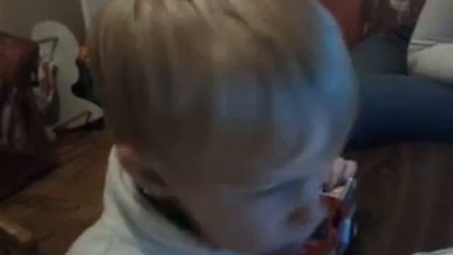 Lukas attempting Muse's Follow Me смотреть онлайн