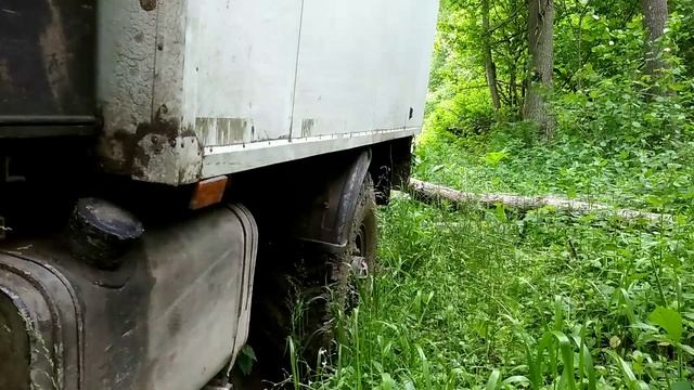 Урал Некст 4×4 преодолевает дерево смотреть онлайн