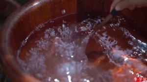 Making a dress with grape skins | 用葡萄皮给自己做件衣服，是一种怎样的体验？丨Liziqi Channel