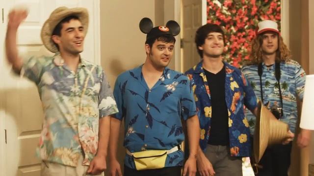 Selena Gomez, Christina Grimmie & The Scene Play Disneyland Adventure (Kinect for XBox Commercial) смотреть онлайн