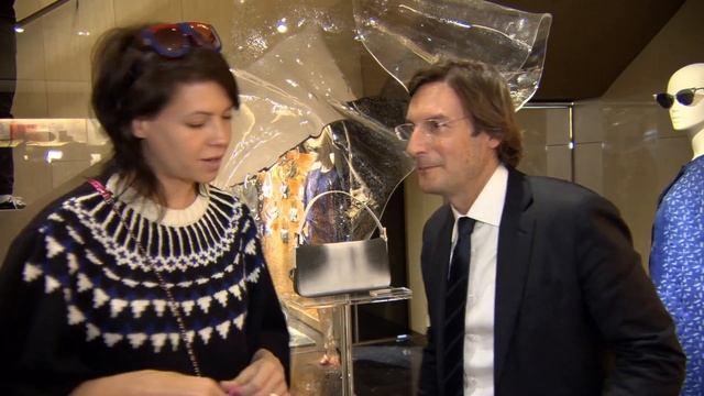 Boutique FENDI en Munich,Alemaniz смотреть онлайн