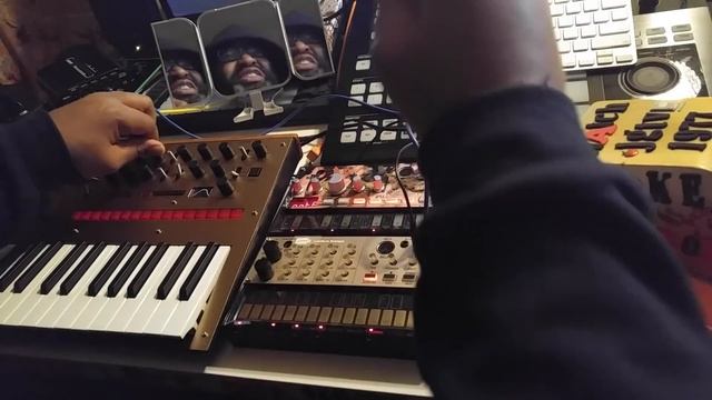 BEST MODULAR KEYBOARD??? Korg Monologue Bass & Keys смотреть онлайн