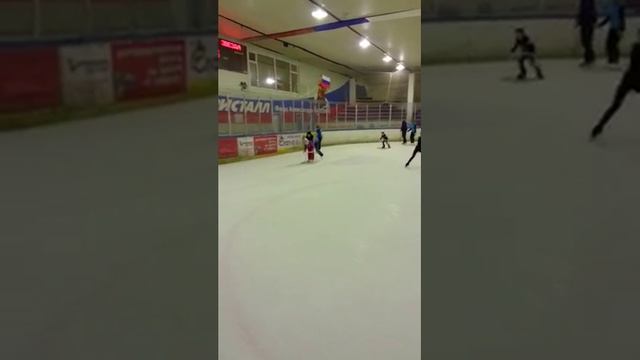 Каток. Учим кататься ребенка смотреть онлайн