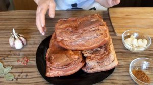 Грудинка в луковой шелухе! Свиная грудинка по домашнему. Как засолить сало.