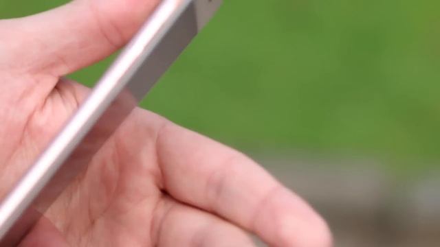 iPhone 6s vs Samsung S6 Edge Drop Test! смотреть онлайн