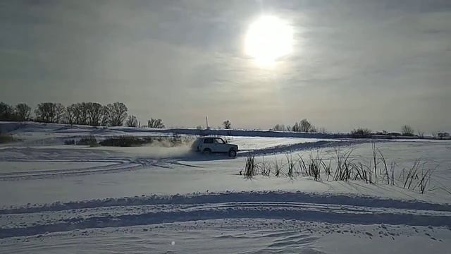 Гонки на льду на вездеходах. смотреть онлайн