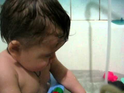 купание малыша смотреть онлайн