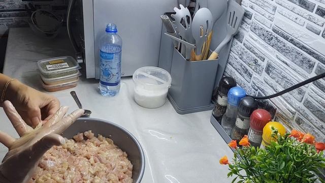 Домашние дела/ Готовлю куриные колбаски. смотреть онлайн