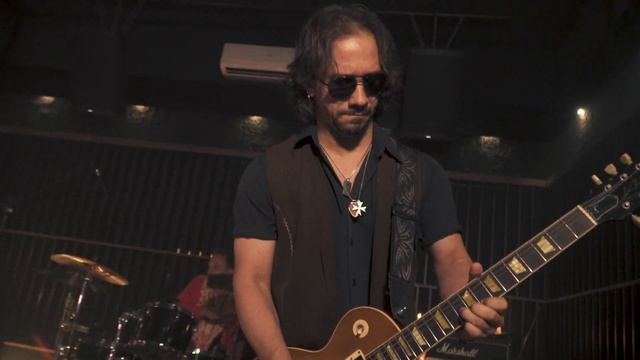 Led Zeppelin Cover Londrina - Rock And RoLL (Live at Vaca Records Studio) смотреть онлайн