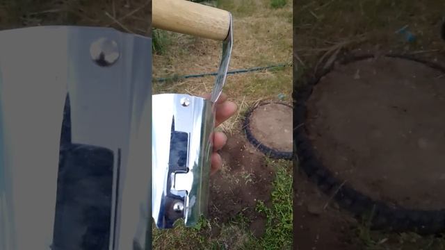 делаем отверстие под посадку #природноеземледелие #дача #мульчирование #огород #лето #сад #природа смотреть онлайн