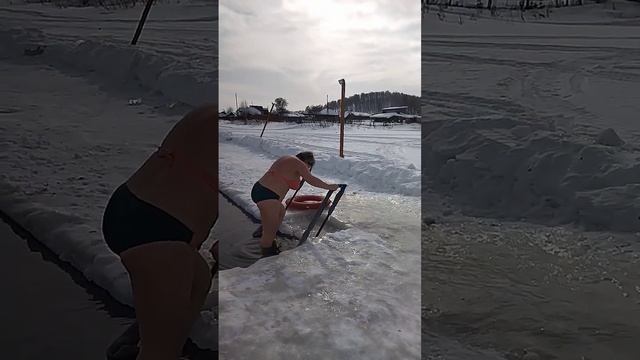 winter swimming Leninsk #shorts_video #2024 смотреть онлайн