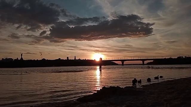 невероятный вечер#заход солнца#река#уточки#релакс#лед и огонь смотреть онлайн