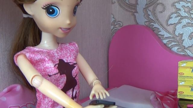 ДОКТОР ЧТО С НЕЙ! МАМА ЗАБОЛЕЛА( Катя и Макс веселая семейка Смешной сериал живые куклы Барби смотреть онлайн