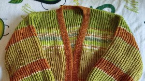 КАК ДЕЛАТЬ УБАВКИ НА ПОЛОЧКАХ КАРДИГАНА СПИЦАМИ