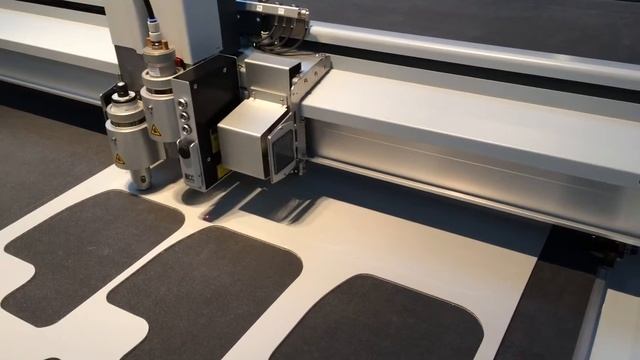 Zünd cutting 4 mm honeycomb PP смотреть онлайн