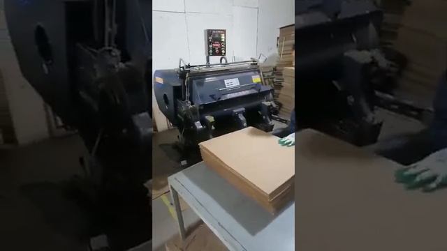 Тигельный высекательный пресс серии ML. Высечка изделий из гофрокартона. Производство гофротары.