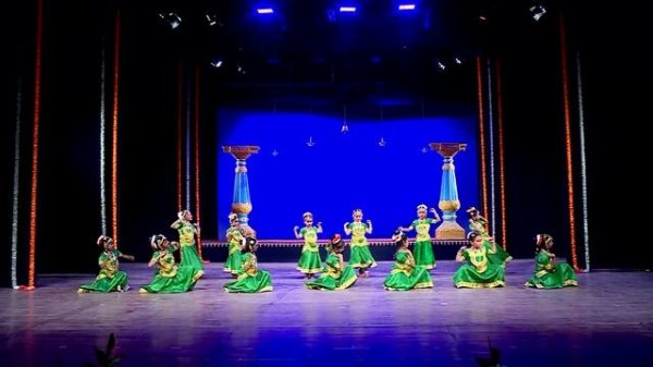 Pillangoviya Cheluva Krishna Elli Nodidiri Dance