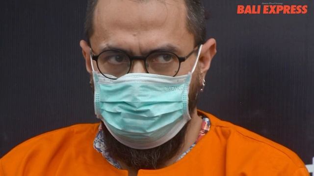 Bawa Kokain, WNA Kelahiran Bandung Terendus Anjing Pelacak смотреть онлайн