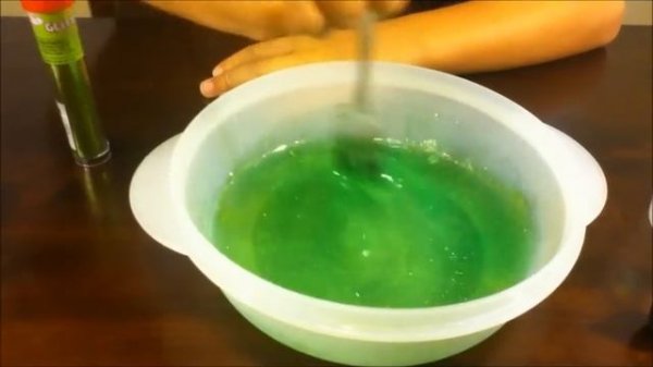 HOW TO MAKE SLIME Easy Kids Science Experiments