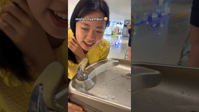 Disclaimer: ini air keran khusus ya, jangan sembarangan minum dari keran. Nanti atit peyut hehe #fy смотреть онлайн