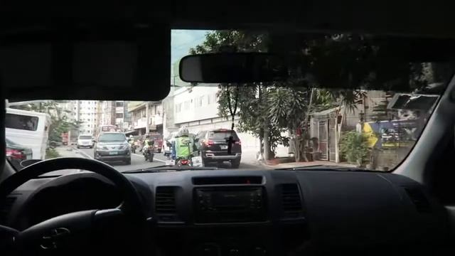 MMDA Escorting an Ambulance смотреть онлайн