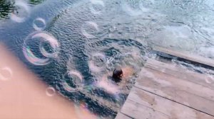 прыжок с султанчикoм в воду