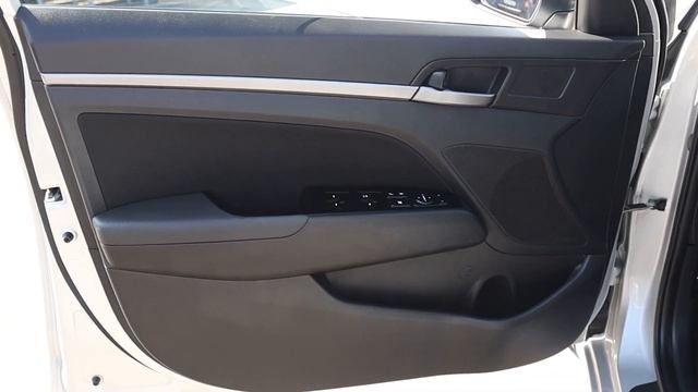 Hyundai Elantra смотреть онлайн