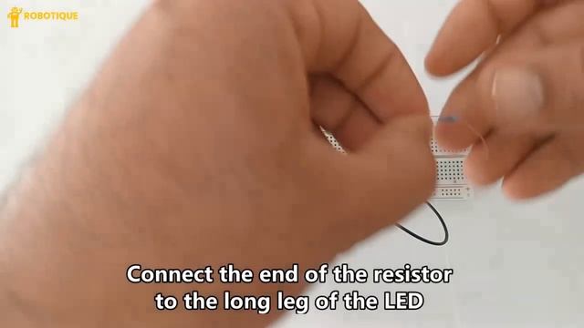 Lighting three LEDs by the Micro:bit card смотреть онлайн