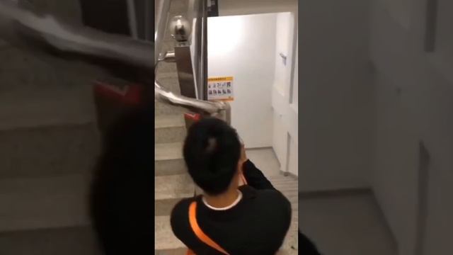 Пожарный спуск в лестнице смотреть онлайн