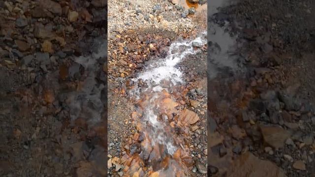 Грунтовые воды струятся из шахты рудника Молодежный. смотреть онлайн